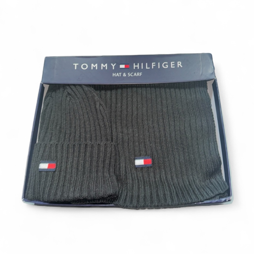Tommy Hilfiger Men's Gray Hat & Scarf Set